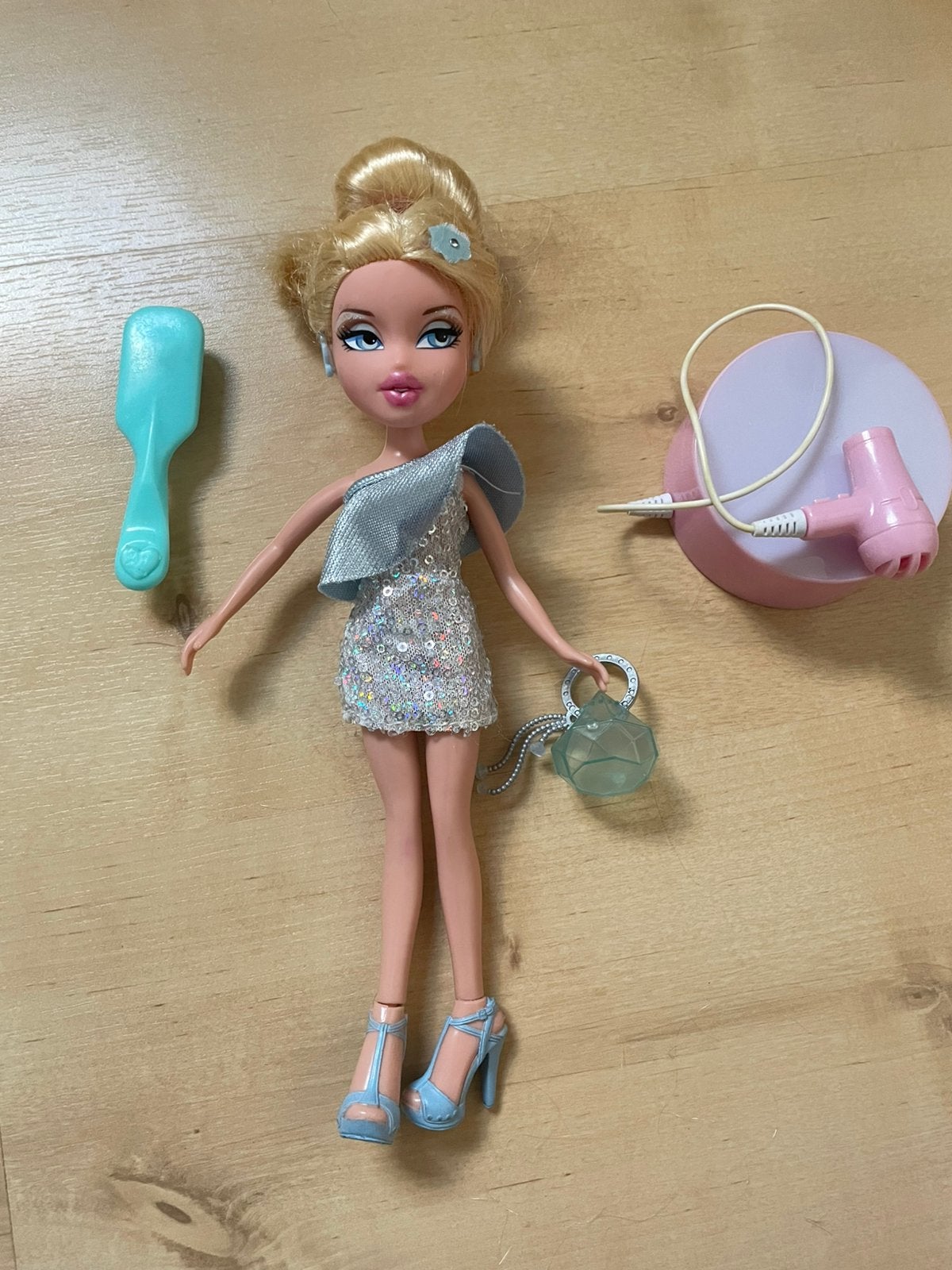 Bratz crystalisious doll - Cloe, Kinderen en Baby's, Speelgoed | Poppen, Ophalen of Verzenden, Zo goed als nieuw