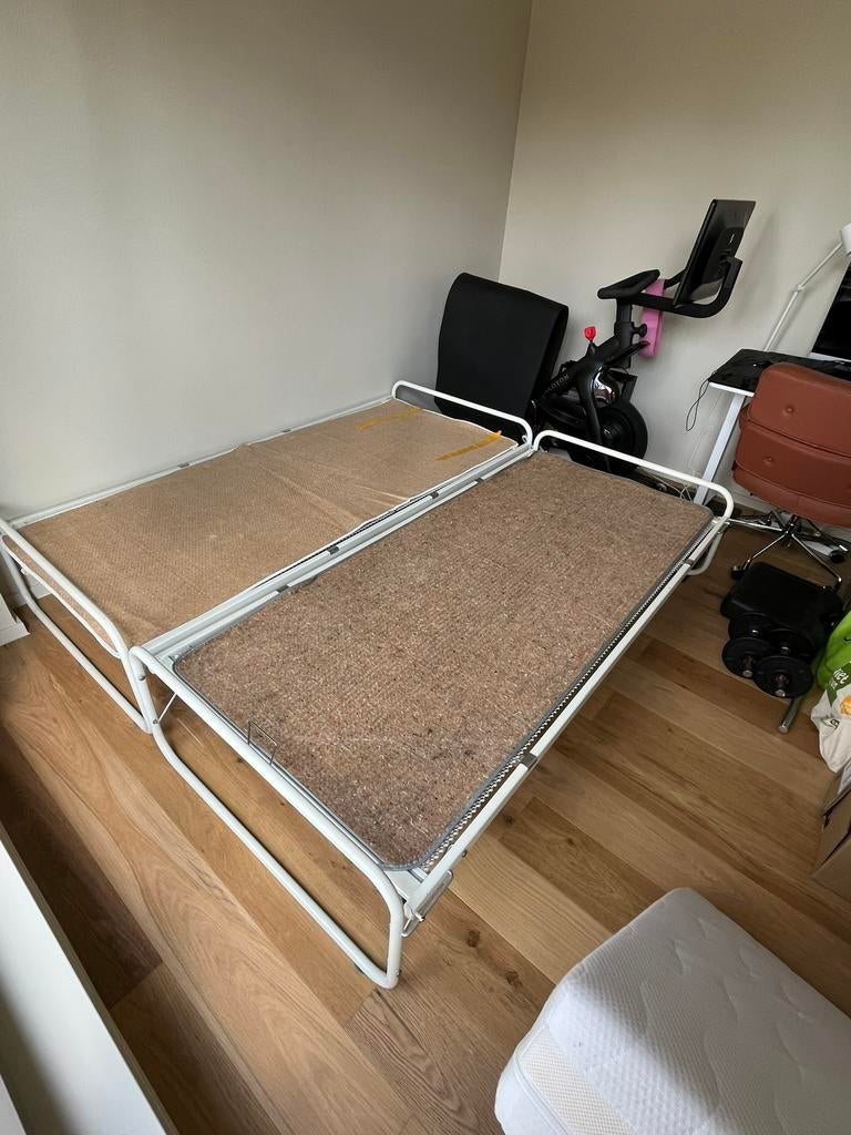 2 opklarbare logeerbedden inclusief matras, Huis en Inrichting, Ophalen, 90 cm, Eenpersoons, Wit
