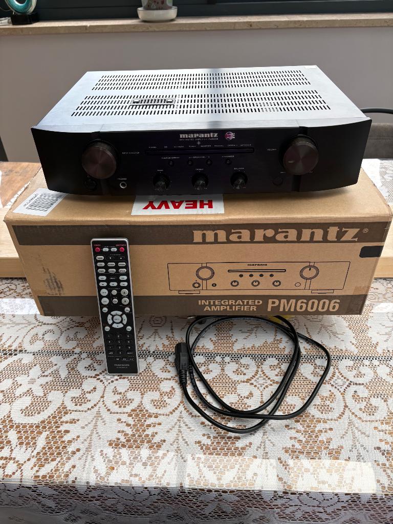 Versterker marantz zwart PM6006, Audio, Tv en Foto, Versterkers en Ontvangers, Ophalen, Gebruikt, Marantz
