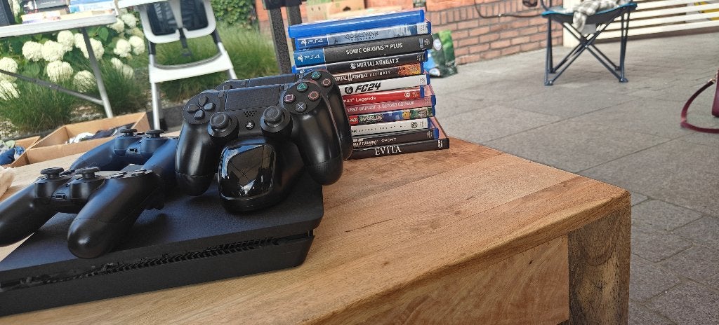 Playstation 4 met 4 controllers en games, Games en Spelcomputers, Spelcomputers | Sony PlayStation 4, Ophalen, Met 3 controllers of meer