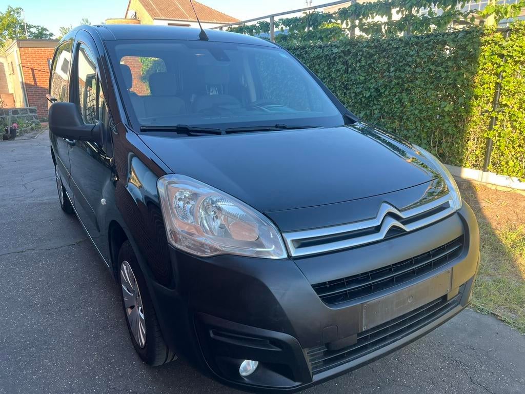 Citroën Berlingo bouwjaar 2016, Auto's, Citroën, Voorwielaandrijving, Euro 5, Stof, Zwart