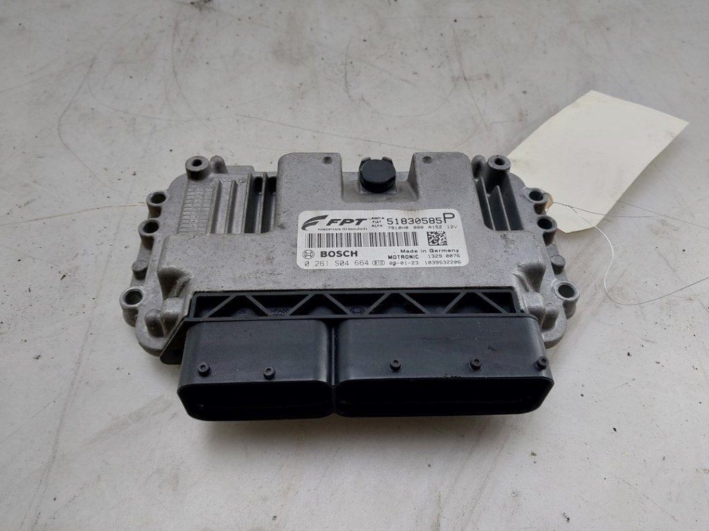 CALCULATEUR MOTEUR ECU Alfa Romeo MiTo (955) (|51830585|), Robert Bosch AG, Utilisé, Alfa Romeo, Robert-Bosch-Allee 1
74232  Abstatt, DE