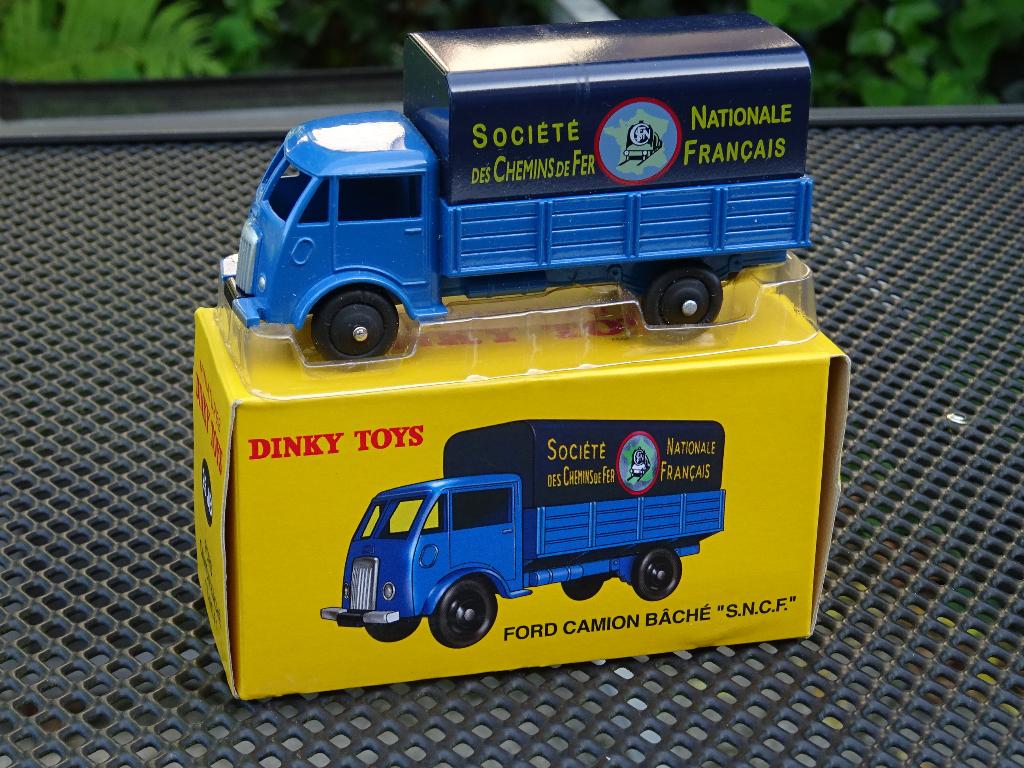 Ford Camion Bâché SNCF - Atlas Dinky Toys - 1/58, Ophalen of Verzenden, Nieuw, Bus of Vrachtwagen, Dinky Toys