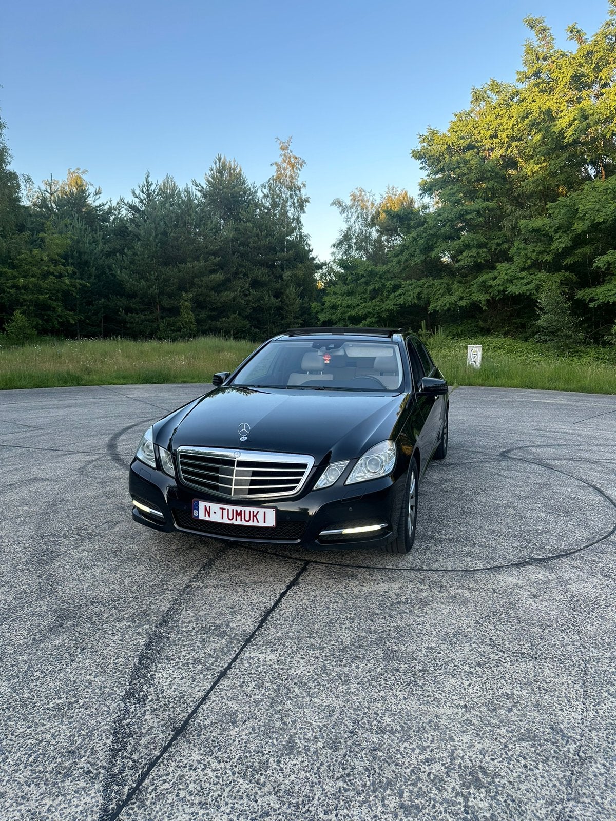 Option complète pour Mercedes E220 BlueEfficiency, Autos, Achat, Beige, 1700 kg, Carnet d'entretien