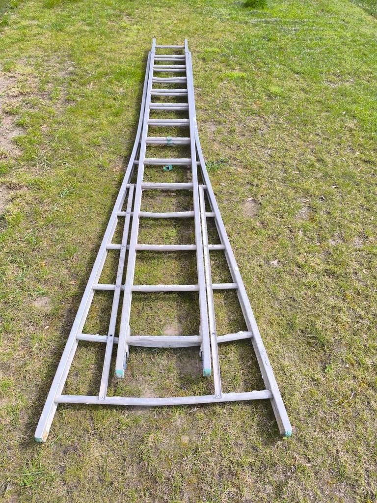 Aluminium ( twee delig) ladder 14 spurten dus hoog., Ophalen