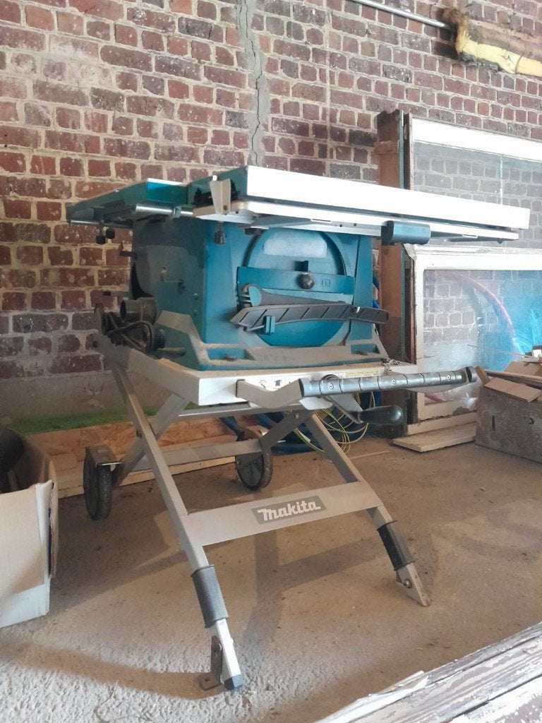 Makita zaagmachine + voet, Doe-het-zelf en Bouw, Gereedschap | Zaagmachines, Ophalen, Zo goed als nieuw, Cirkelzaag, Makita/bosch