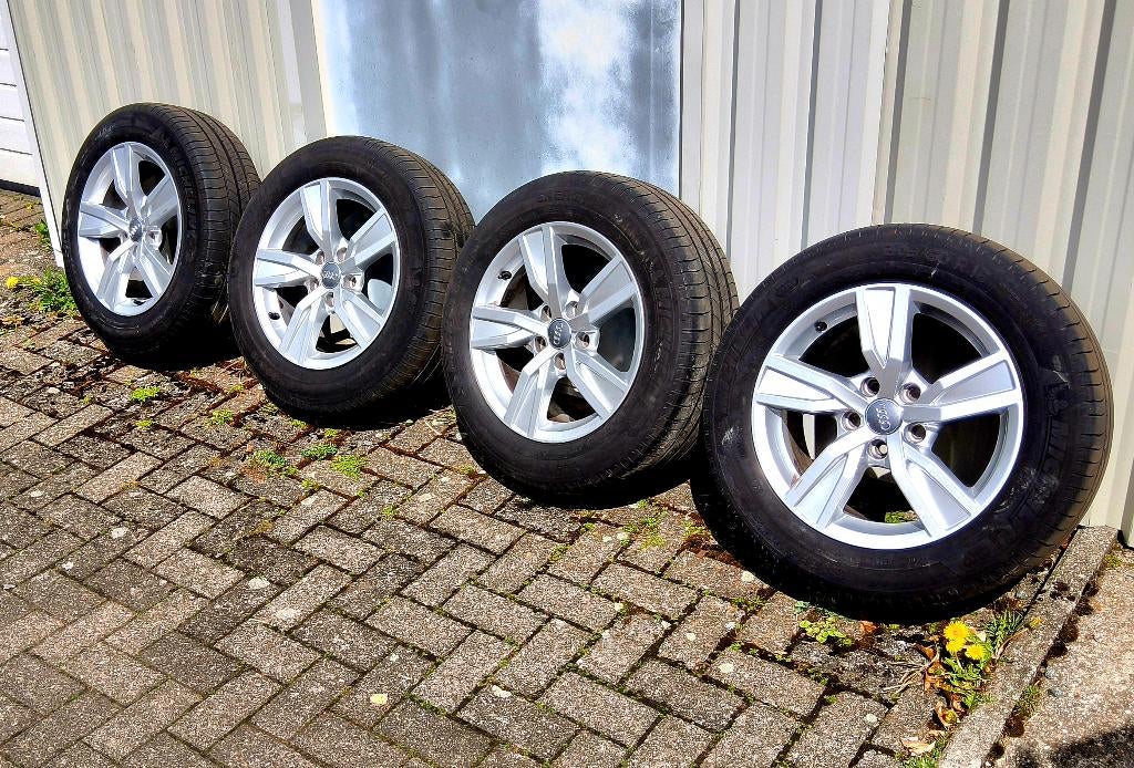 Très belles jantes originales Audi avec pneus été, Auto-onderdelen, Banden en Velgen, Ophalen, Gebruikt, 16 inch, Banden en Velgen