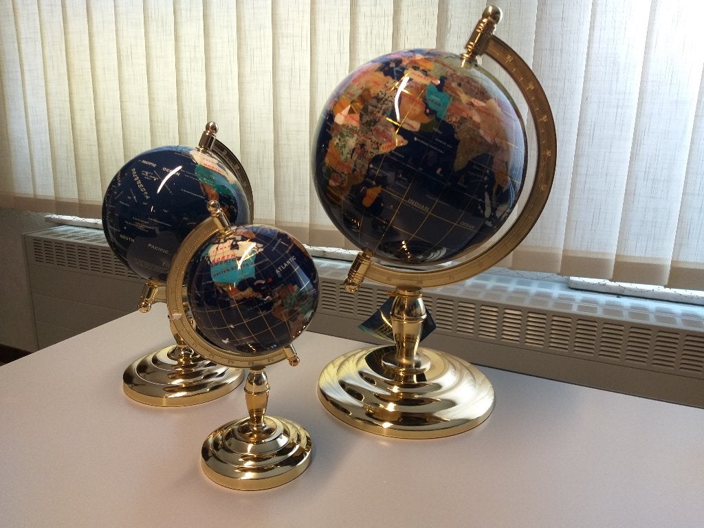 Wereldbol in half-edelsteen, Ophalen, Nieuw
