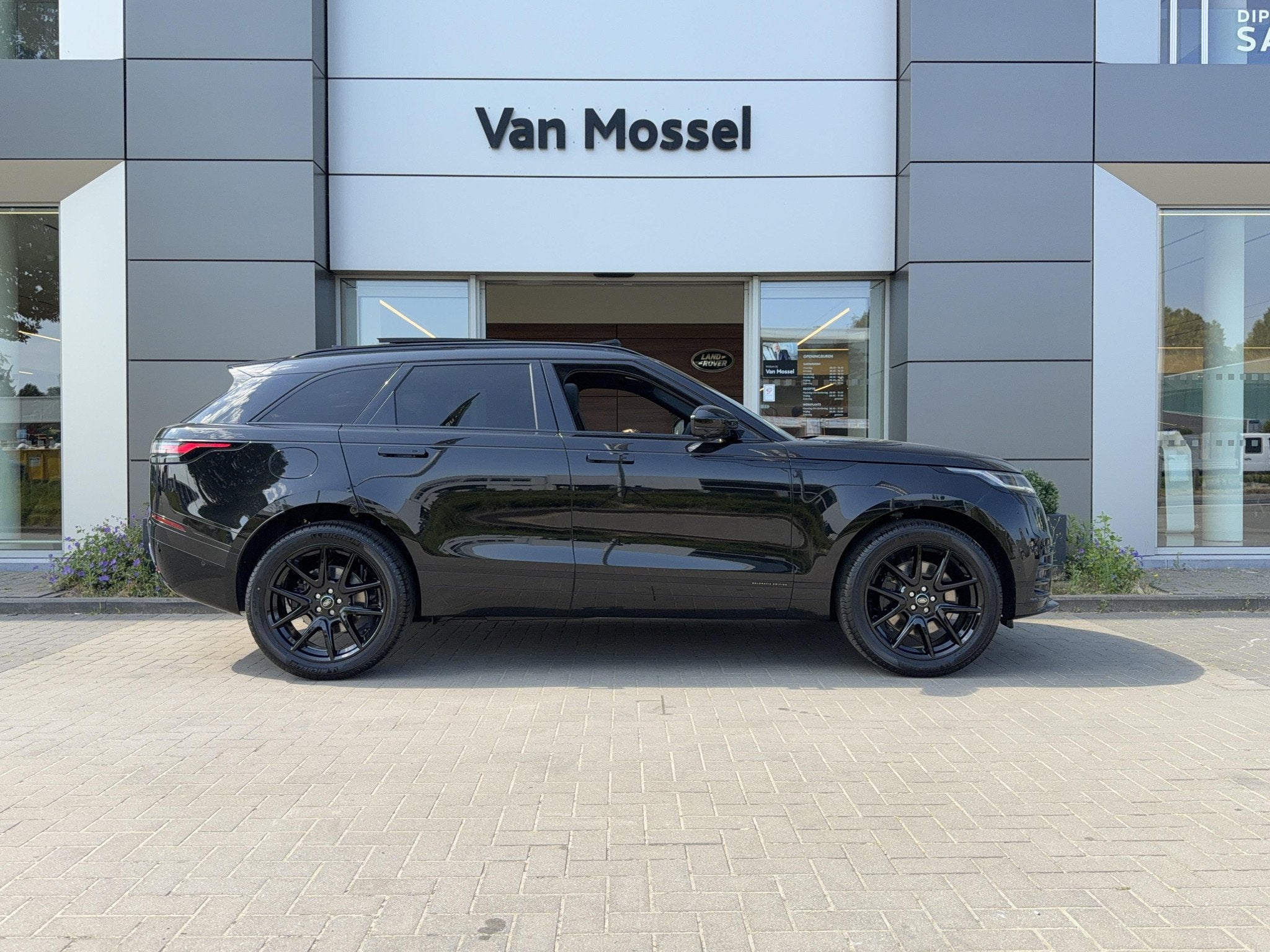 Land Rover Range Rover Velar P400e Belgravia AWD Auto. 26.75, Automaat, Zwart, 4 cilinders, 2000 kg