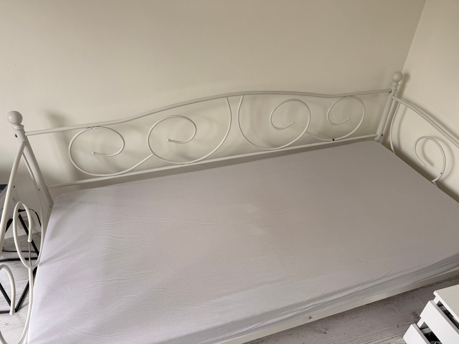Lit simple + matelas, 90 cm, Une personne, Enlèvement, Utilisé