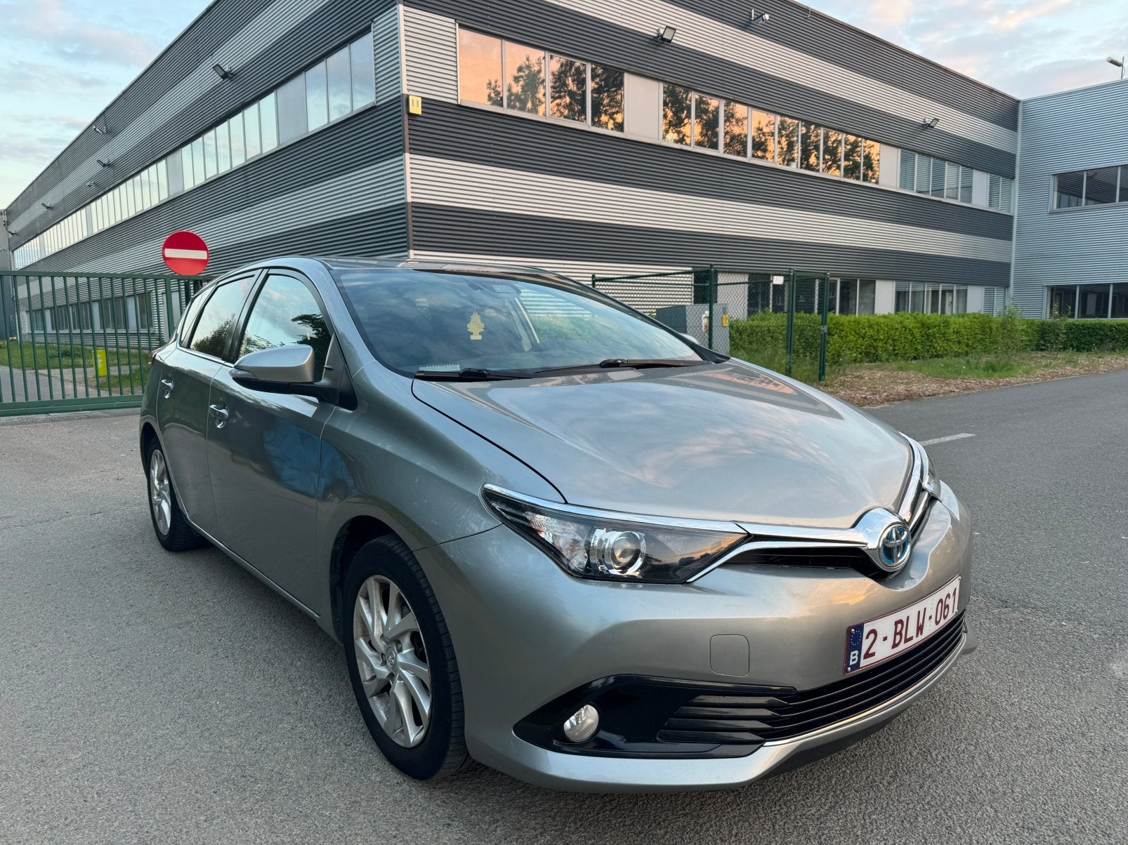 TOYOTA AURIS HYBRIDE 1.8 VVT-i– BOÎTE AUTOMATIQUE FULL OPTIE, Autos, Essai à domicile, Achat, Euro 6, Entreprise