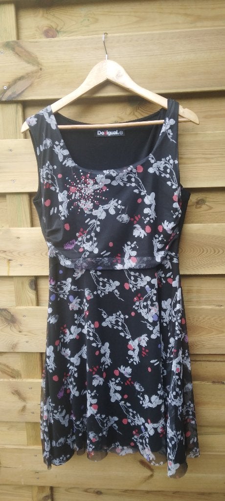 Desigual jurk met bloemenprint, Kleding | Dames, Jurken, Zwart, Maat 42/44 (L), Ophalen of Verzenden, Zo goed als nieuw