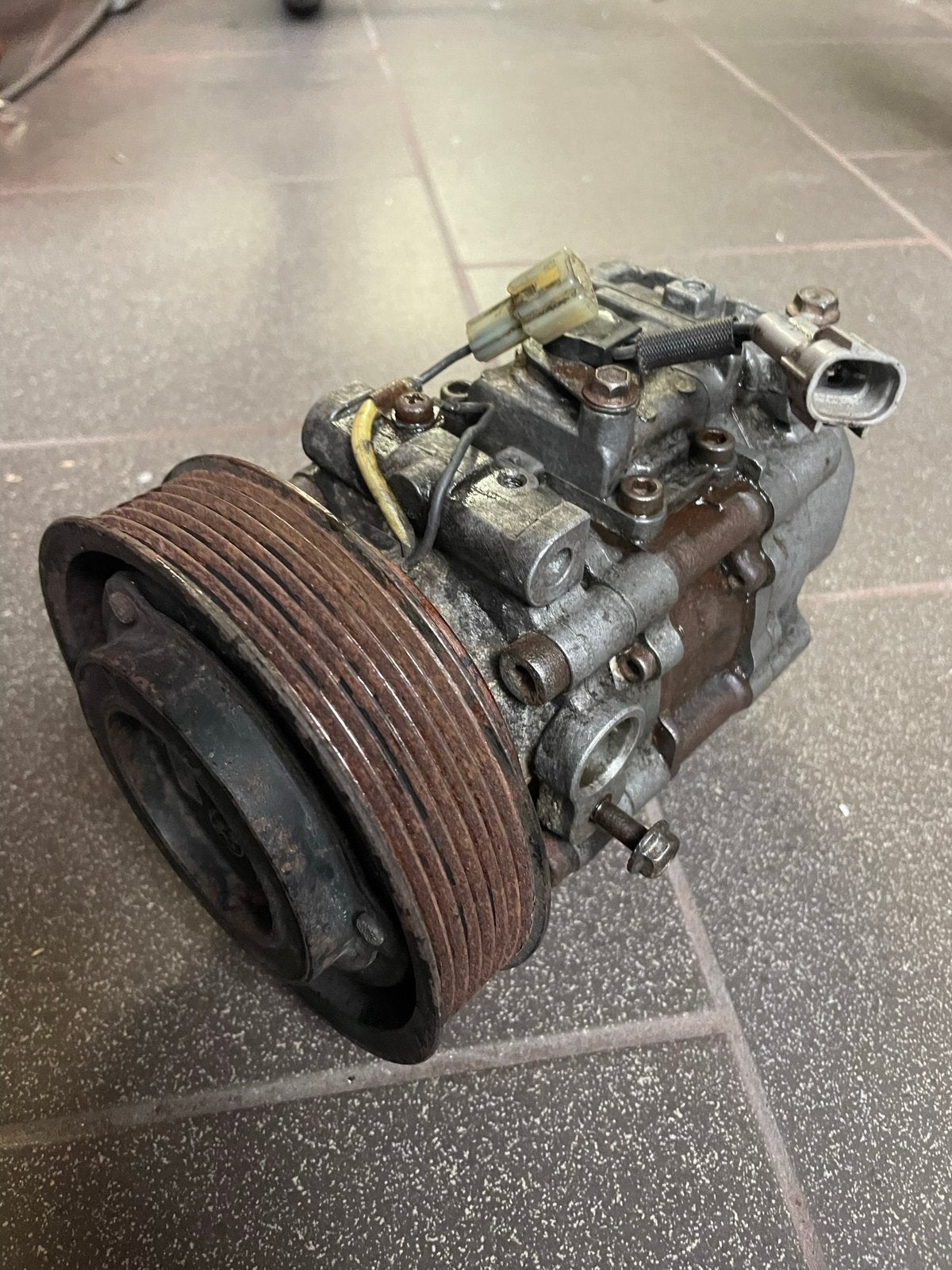 Compresseur clim DENSO HFC134a monté sur Alfa 156, Enlèvement ou Envoi, Utilisé, Alfa Romeo