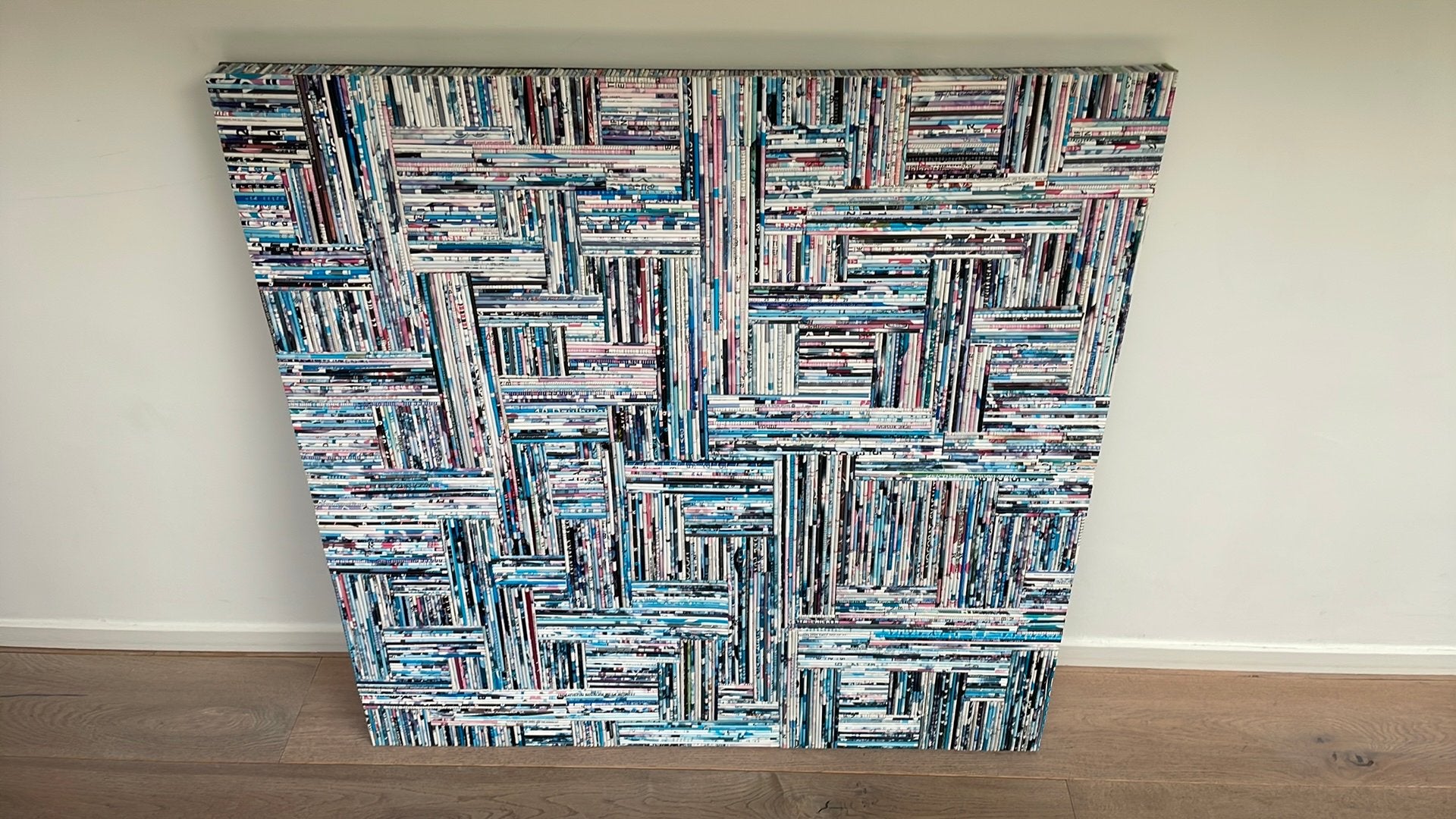 Illustration de magazines enroulés, Objet de décoration, 100 cm, Enlèvement, 100 cm