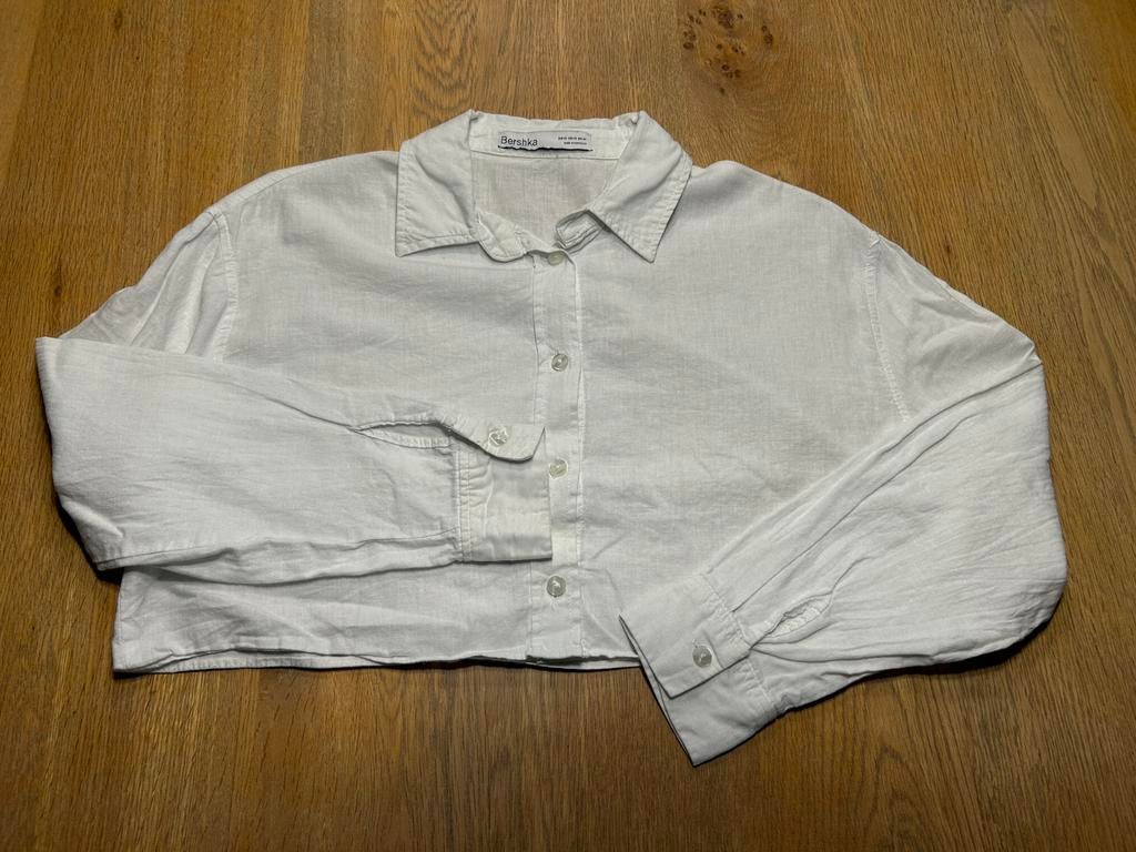 Witte linnen blouse cropped Bershka maat XS, Enlèvement ou Envoi, Comme neuf, Taille 34 (XS) ou plus petite, Blanc