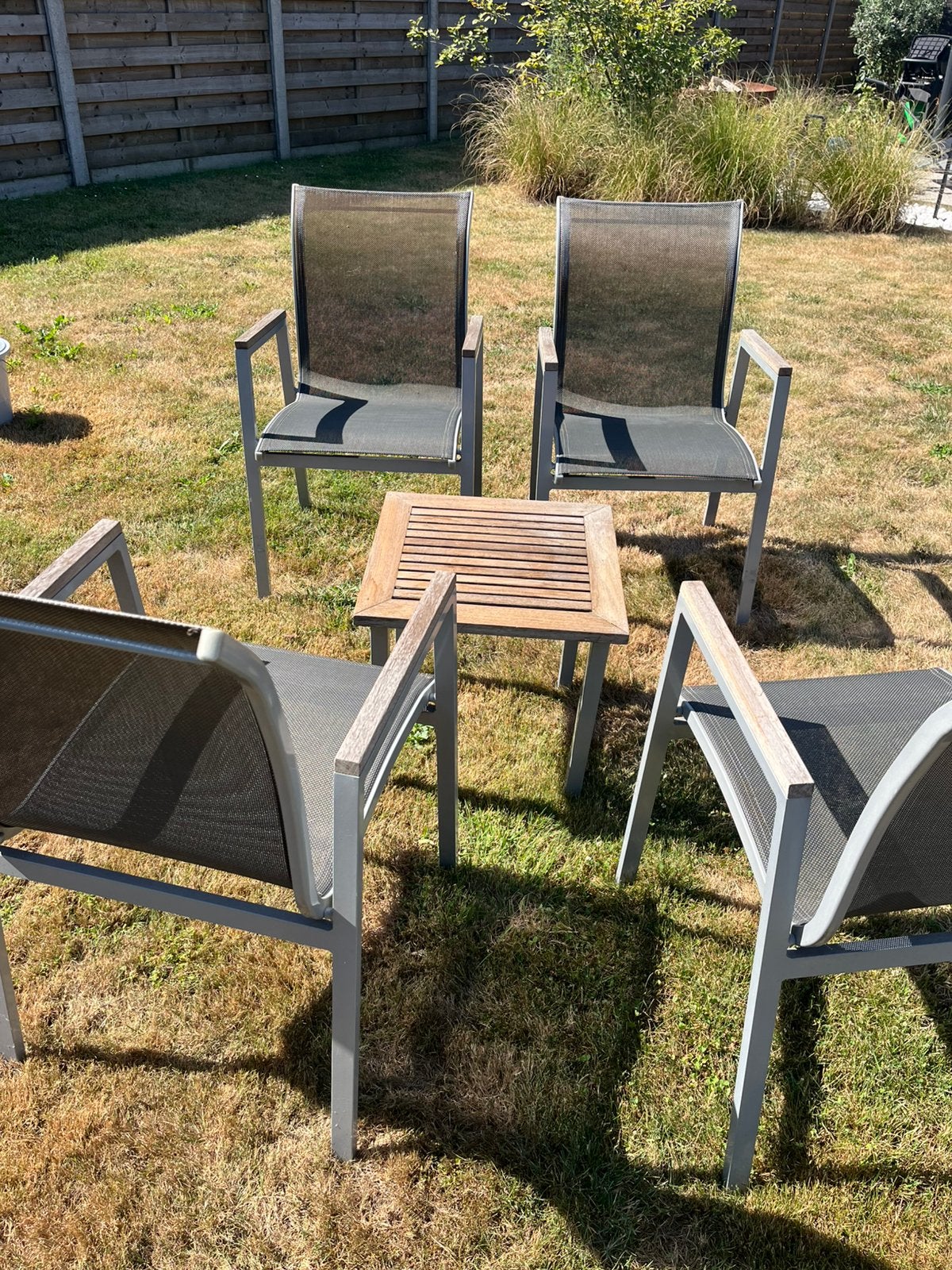 4 tuinstoelen met bijzettafeltje, Ophalen, 4 zitplaatsen, Kunststof, Gebruikt