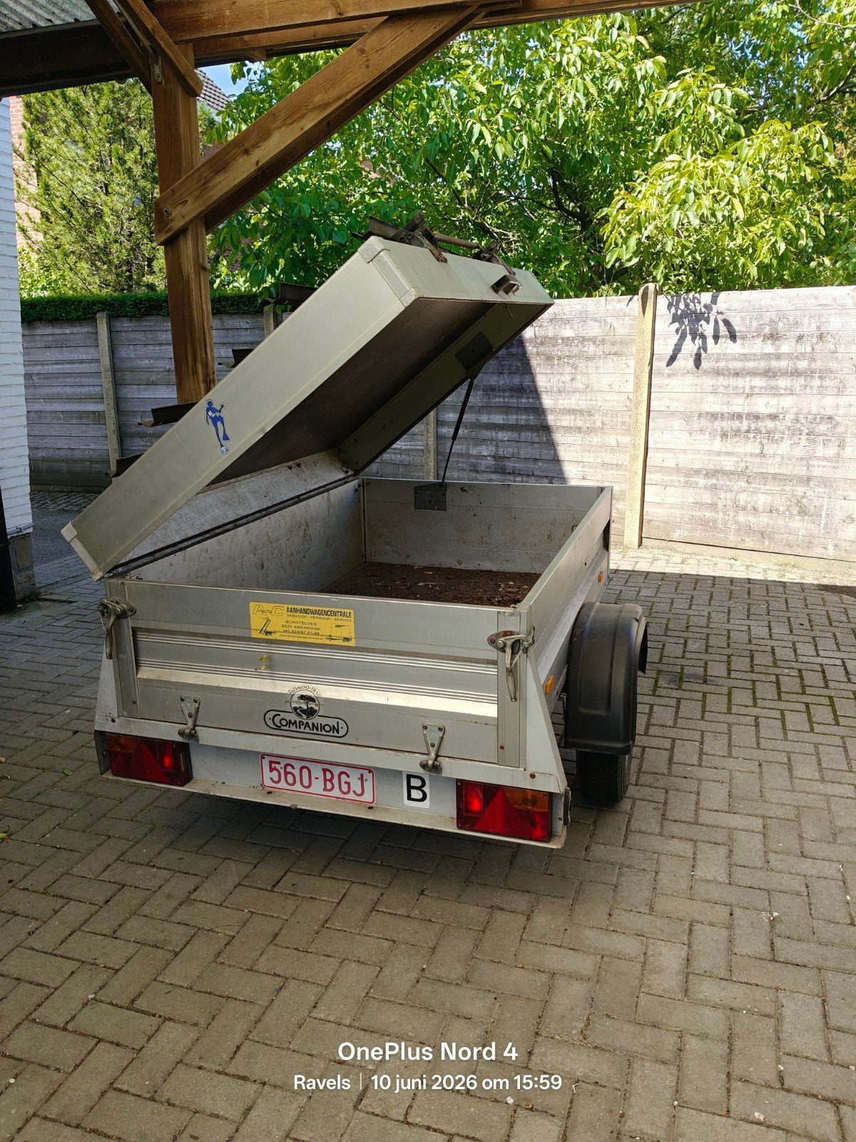 Alu aanhangwagen met deksel en fietsdragers, Ophalen