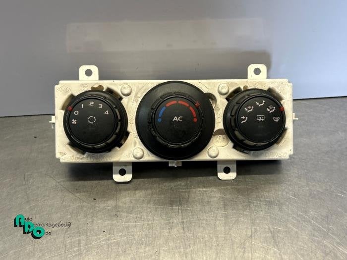 Panneau de commandes chauffage d'un Renault Master (Master 3, Renault, -, 3 mois de garantie, Utilisé