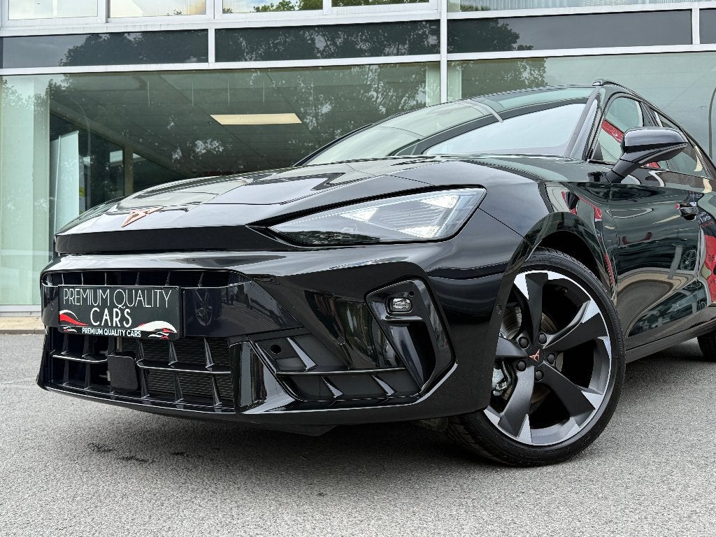 CARPLAY / CAMERA / ZETEL & STUURVERWARMING / ADAPTIVE CRUISE, 1498 cc, 4 cilinders, Leon, Leder en Stof