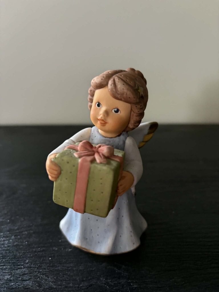 Ange Goebel avec cadeau, Enlèvement ou Envoi