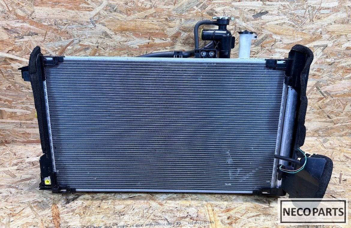 SET RADIATOREN TOYOTA YARIS IV CROSS P21 1.5 HYBRID 2020 !!, -, Garde-boue, Toyota, Utilisé