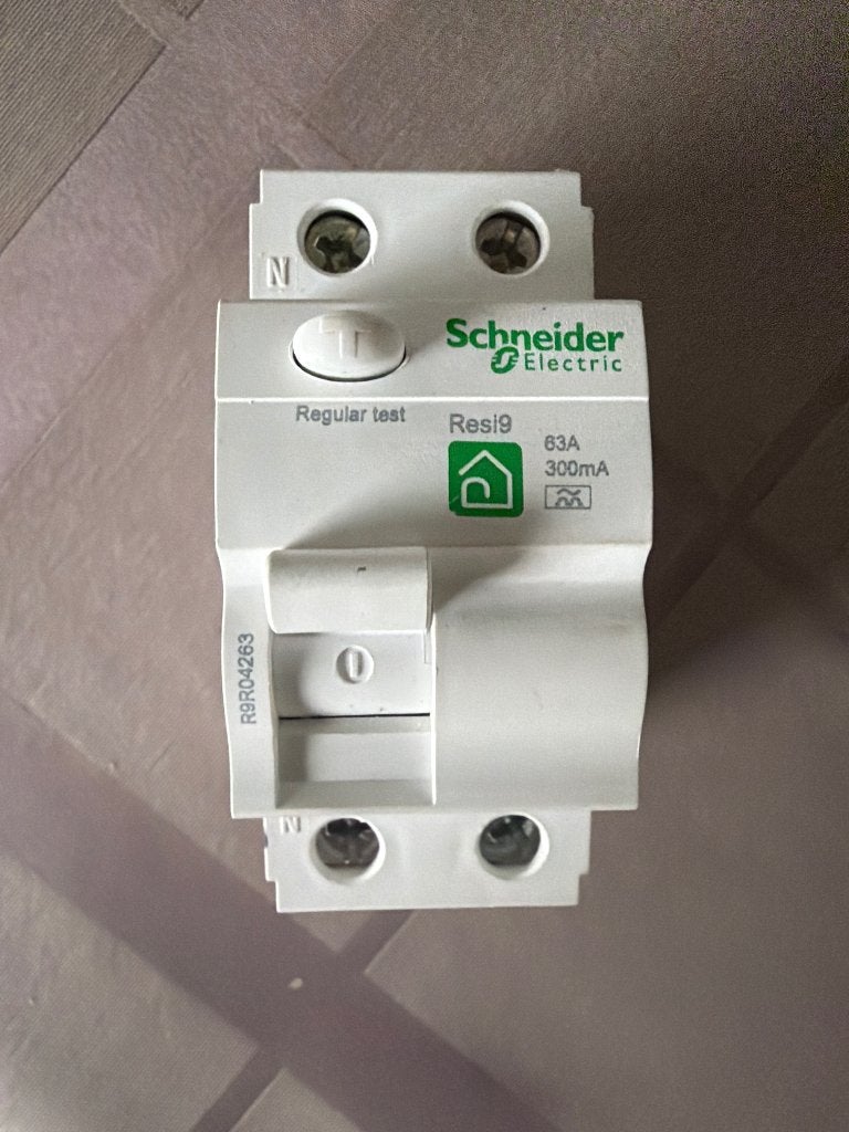 Schneider differentieel 2P 300mA, Doe-het-zelf en Bouw, Ophalen of Verzenden, Zo goed als nieuw, Schneider Electric, Aardlekschakelaar