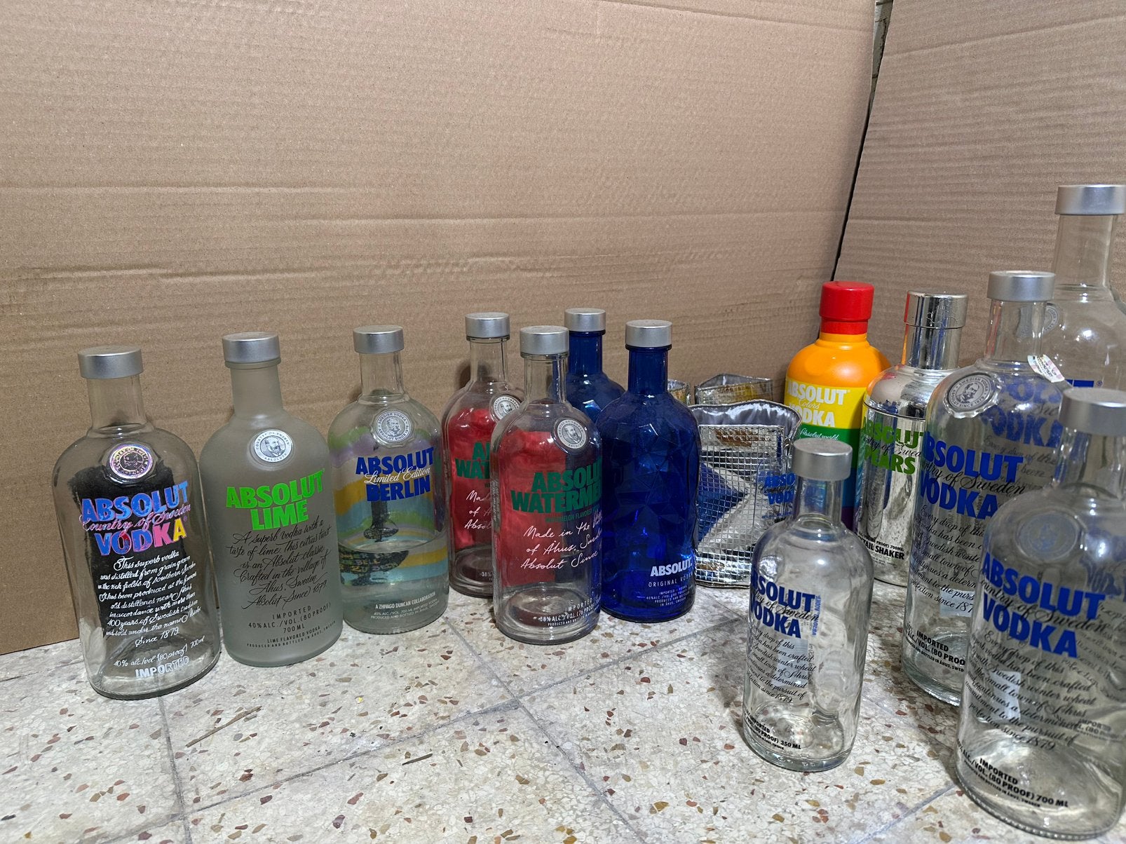 Collection 42x bouteilles Absolut Vodka, Enlèvement, Comme neuf, Autres types