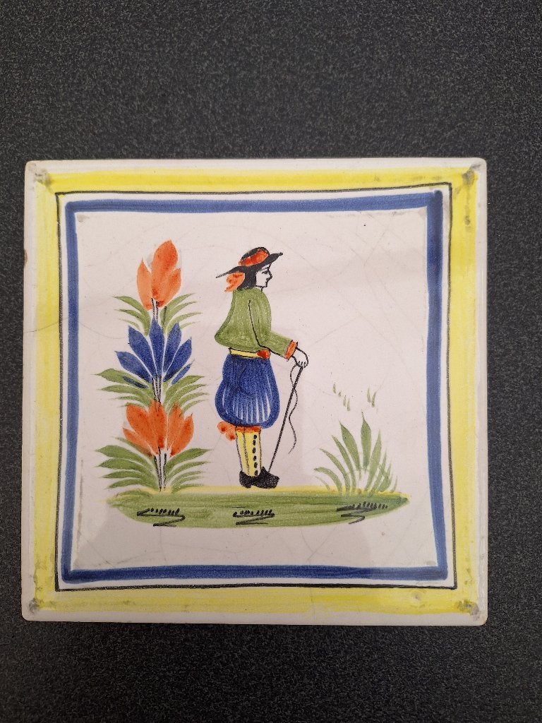 Carreau de faïence Henriot Quimper vintage – Décor Breton, Antiquités & Art, Enlèvement ou Envoi