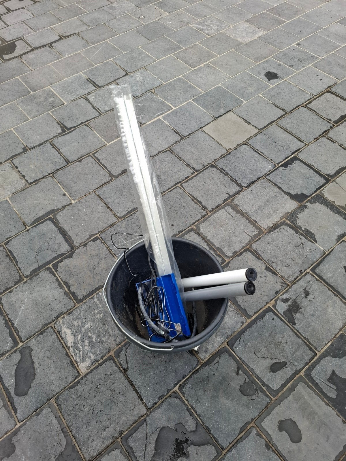 Pompe pour voiture électrique, Enlèvement