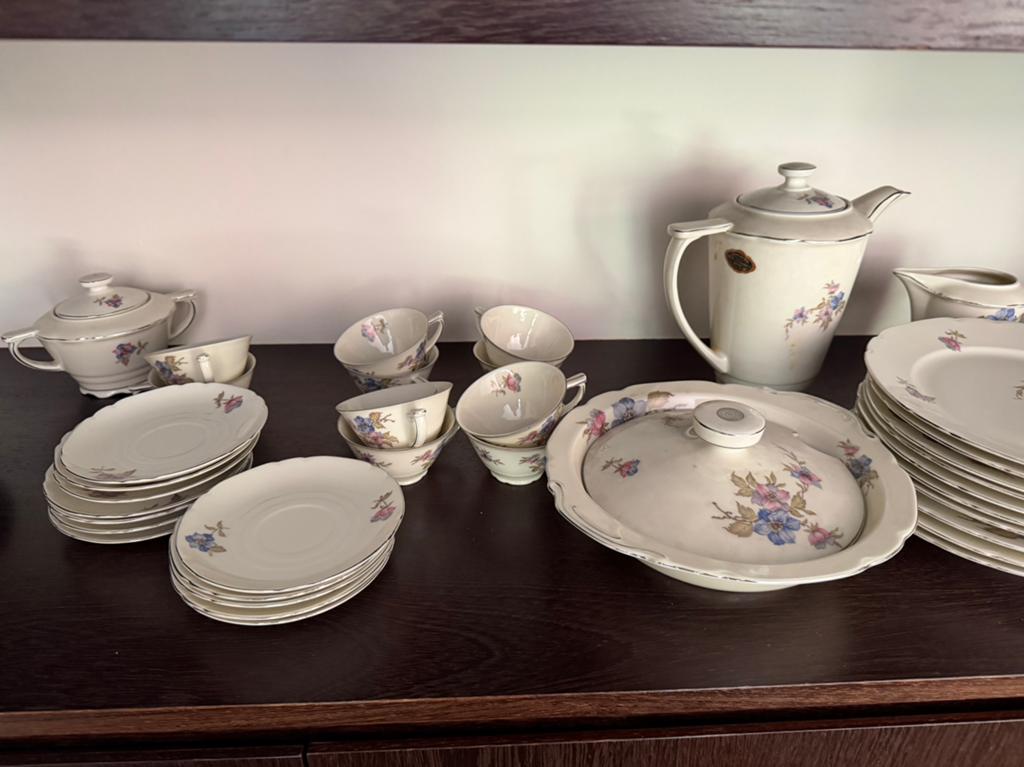 Porseleinen Victoria servies., Ophalen, Bord(en)