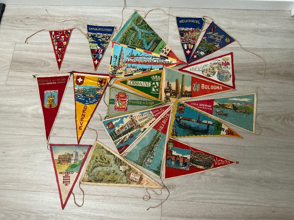 Retro vlagjes 19 stuks, Diversen, Vlaggen en Wimpels, Ophalen of Verzenden