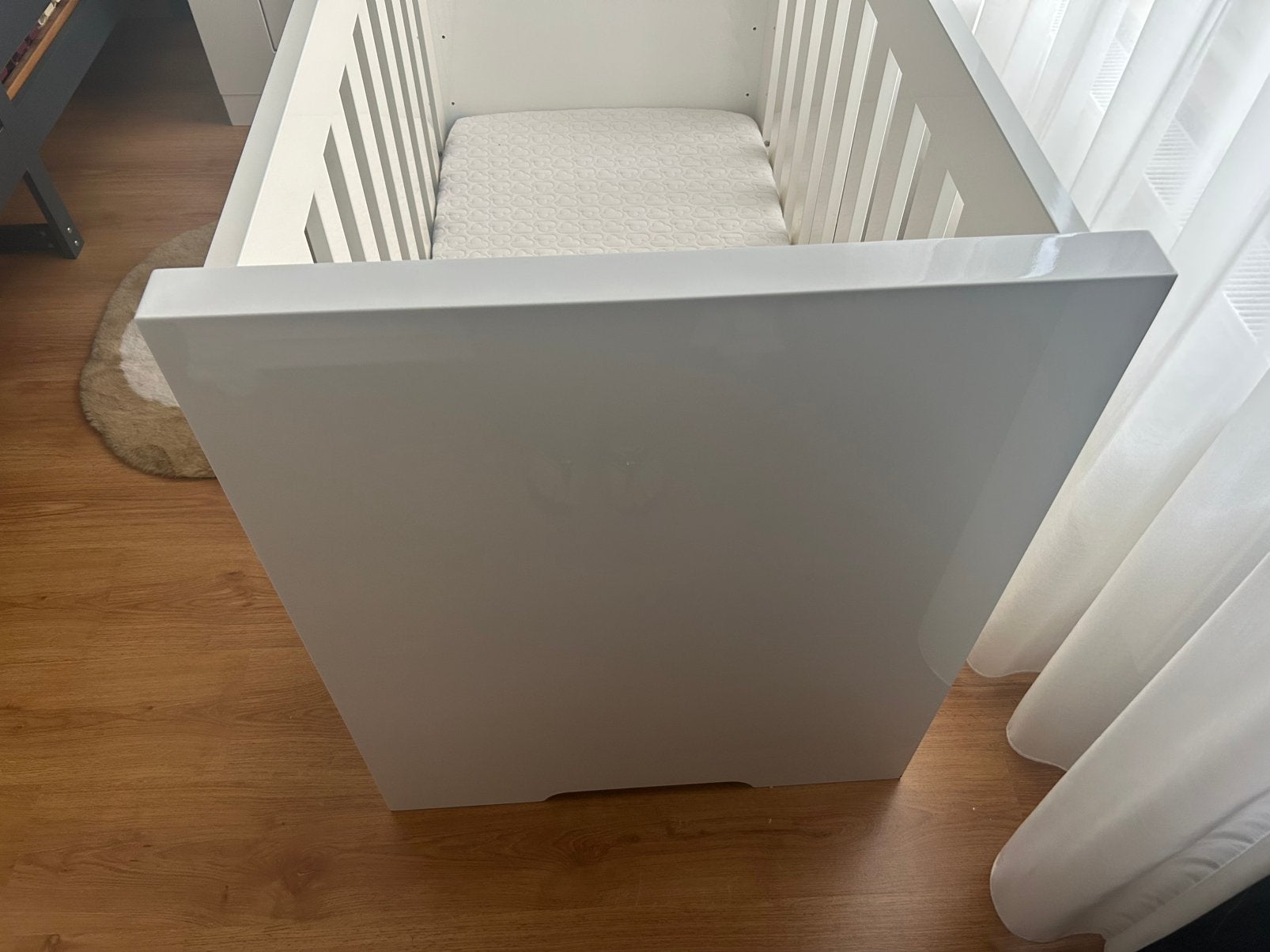 Zware/ degelijke hoogglans babykamer, Kinderen en Baby's, Ophalen, Zo goed als nieuw