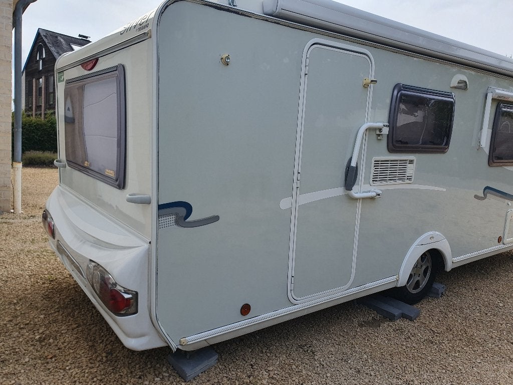 Prachtige Trigano Silver Edition  430 LJ, Caravans en Kamperen, Trigano, 2 aparte bedden, Particulier, 5 tot 6 meter