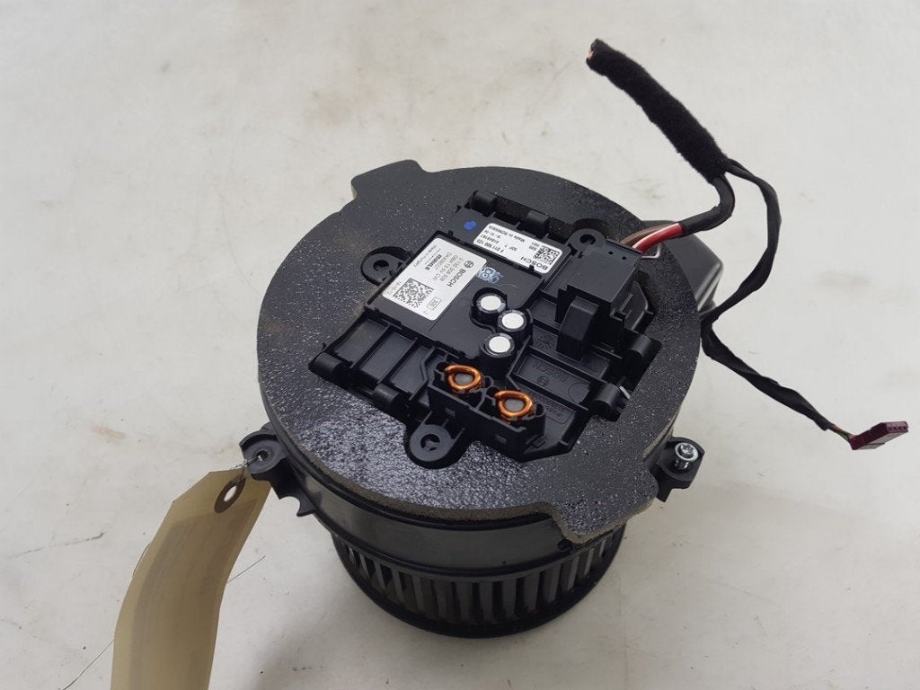 KACHEL VENTILATORMOTOR BMW 5 serie Touring (G31), Robert Bosch AG, Gebruikt, BMW, Robert-Bosch-Allee 1
74232  Abstatt, DE