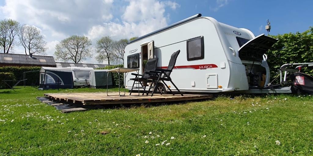 Caravane LMC MUSICA 740D - peu utilisée, Jusqu'à 4, 6 à 7 mètres, Coin salon convertible, Poêle