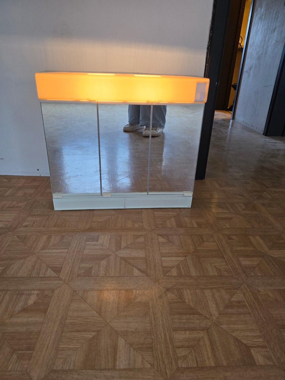 Armoire de toilette avec prise électrique murale àvec miroir, Enlèvement