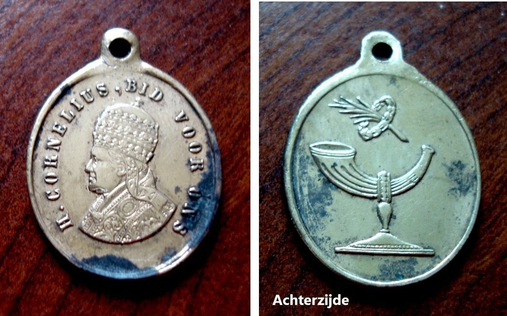 Medaille Patroonheilige Sint Cornelius (boogschutters), Verzamelen, Verzenden, Gebruikt, Overige typen, Christendom | Katholiek