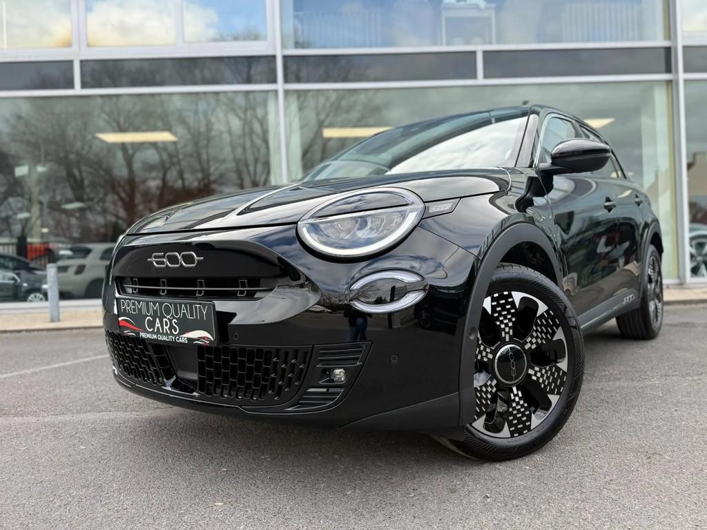 Fiat 600 Hybrid La Prima / CHAUFFAGE DES SIÈGES / KEYLESS /, Autos, Fiat, Cuir, Achat, Beige, Entreprise