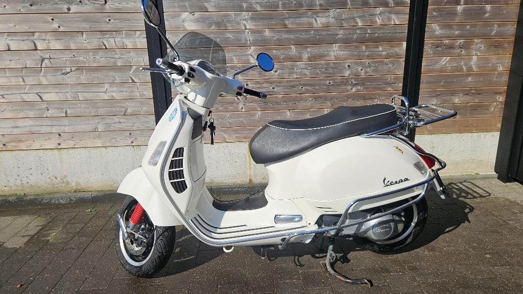 Vespa Gts 300 ie, Scooter, Gebruikt, Particulier, Minimaal motorrijbewijs A2