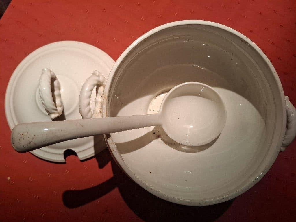 SOUPIERE en faience avec louche, Enlèvement ou Envoi