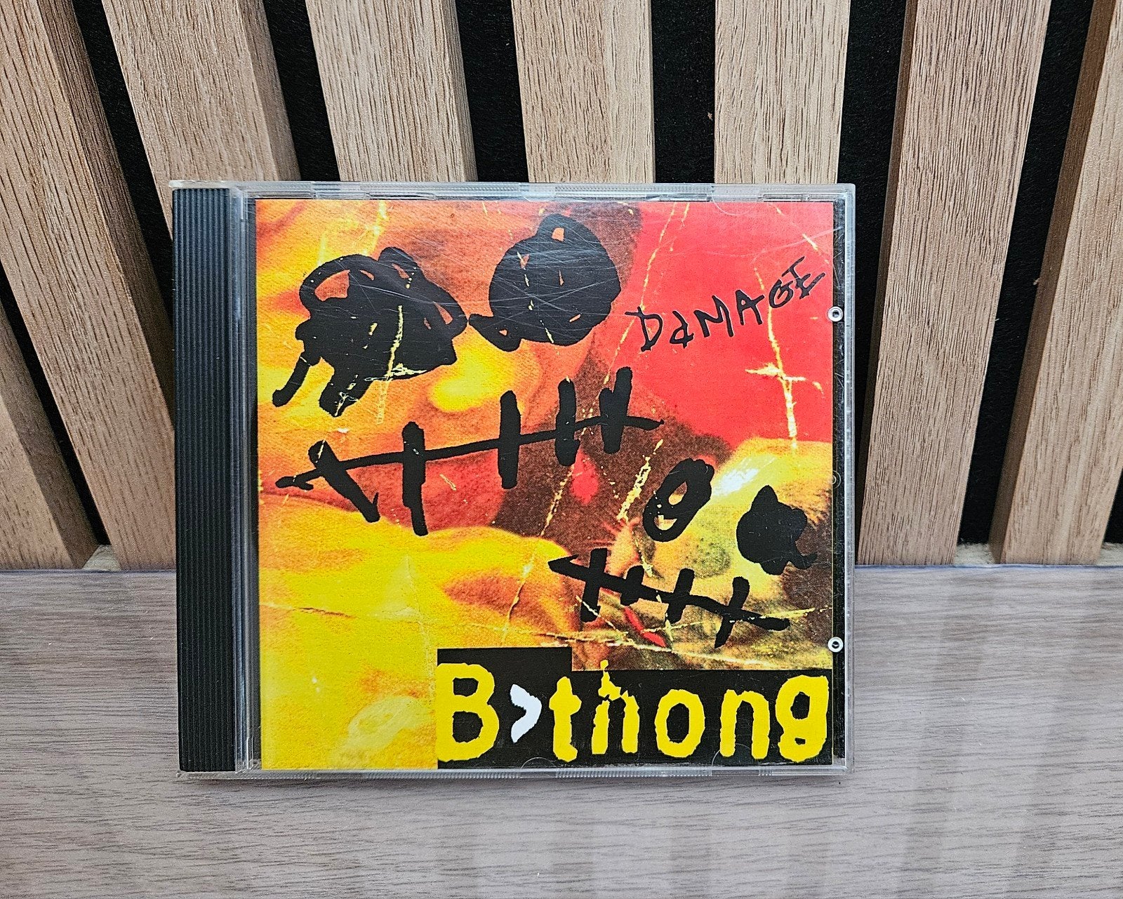 CD B>thong - Damage - 1995, Cd's en Dvd's, Cd's | Hardrock en Metal, Ophalen of Verzenden, Zo goed als nieuw, Album
