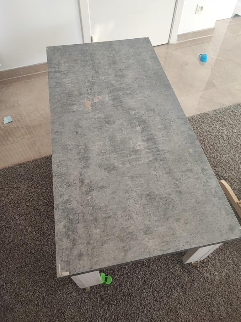 Table basse à roulettes, Enlèvement