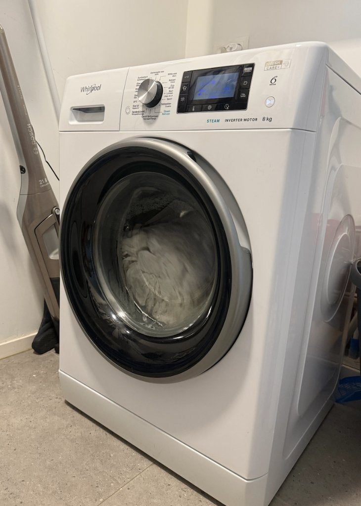 Machine à laver Whirlpool 8 kg – Excellent état, 1200 à 1600 tours, Classe énergétique A ou plus économe, Comme neuf, Chargeur frontal