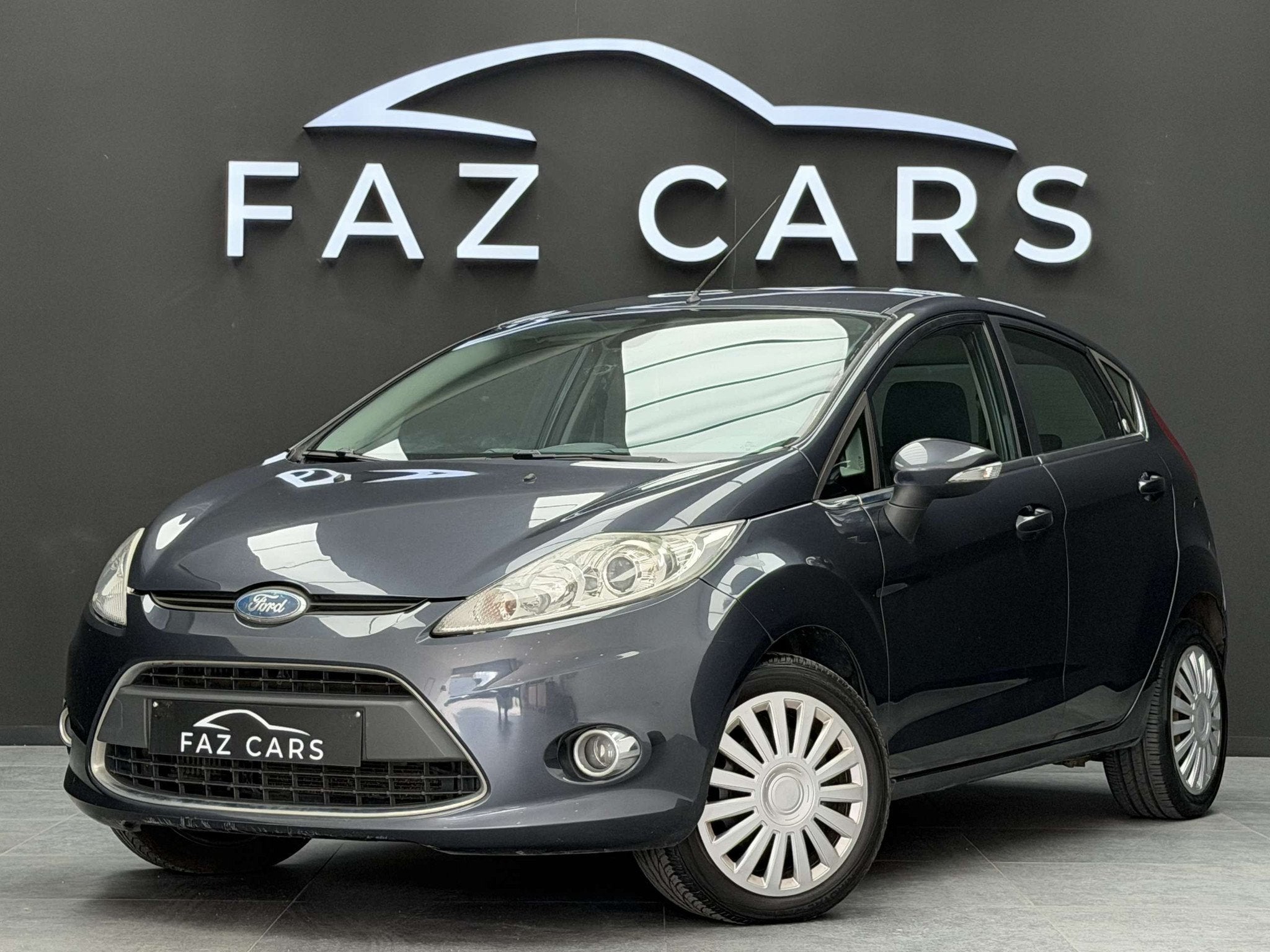 Ford Fiesta 1.6 TDCi Ghia * CLIM + PRISE AUX + RADIO&CD *, Autos, Argent ou Gris, Achat, 90 ch, Entreprise