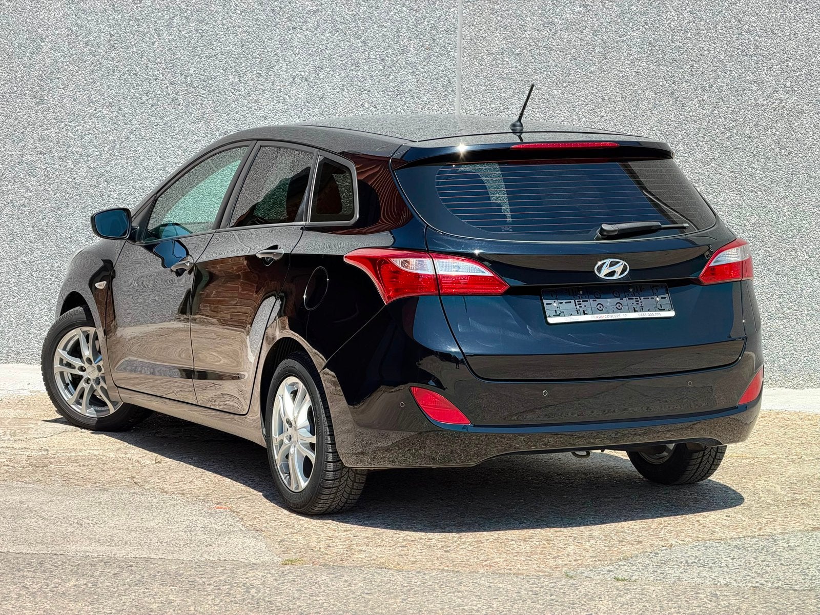 Hyundai 150 Break 1.4 essence 2014 Garantie 12 Mois, Auto's, Hyundai, Euro 5, Zwart, Zwart, Bedrijf