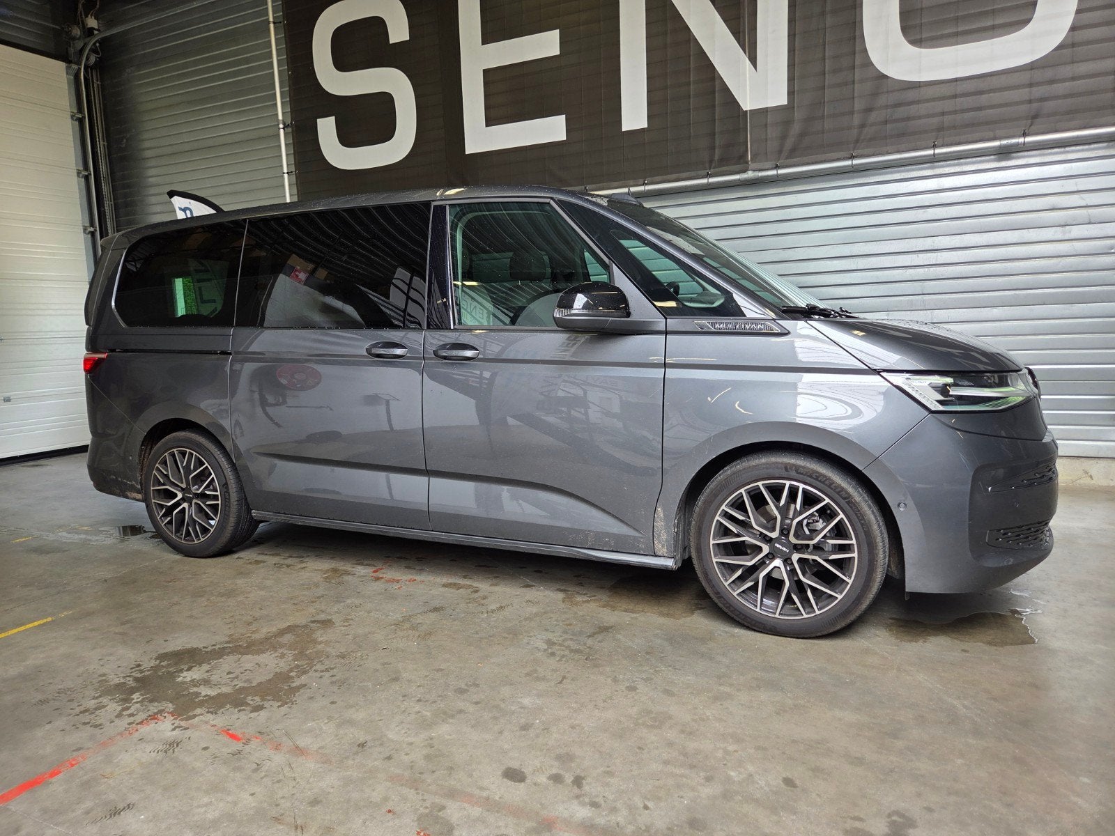 Volkswagen T7 Multivan - 150pk - diesel - VOLL - BTW WAGEN, Autos, Argent ou Gris, Achat, Euro 6, Entreprise