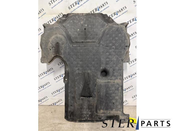Plaque de protection moteur d'un Mercedes CLS-Klasse, 3 mois de garantie, Utilisé, -, -