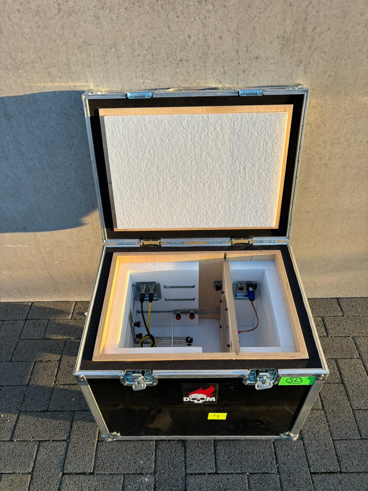 Box of Doom - isolatie cabinet - gebruikt door Testament, Ophalen, Zo goed als nieuw, Flightcase