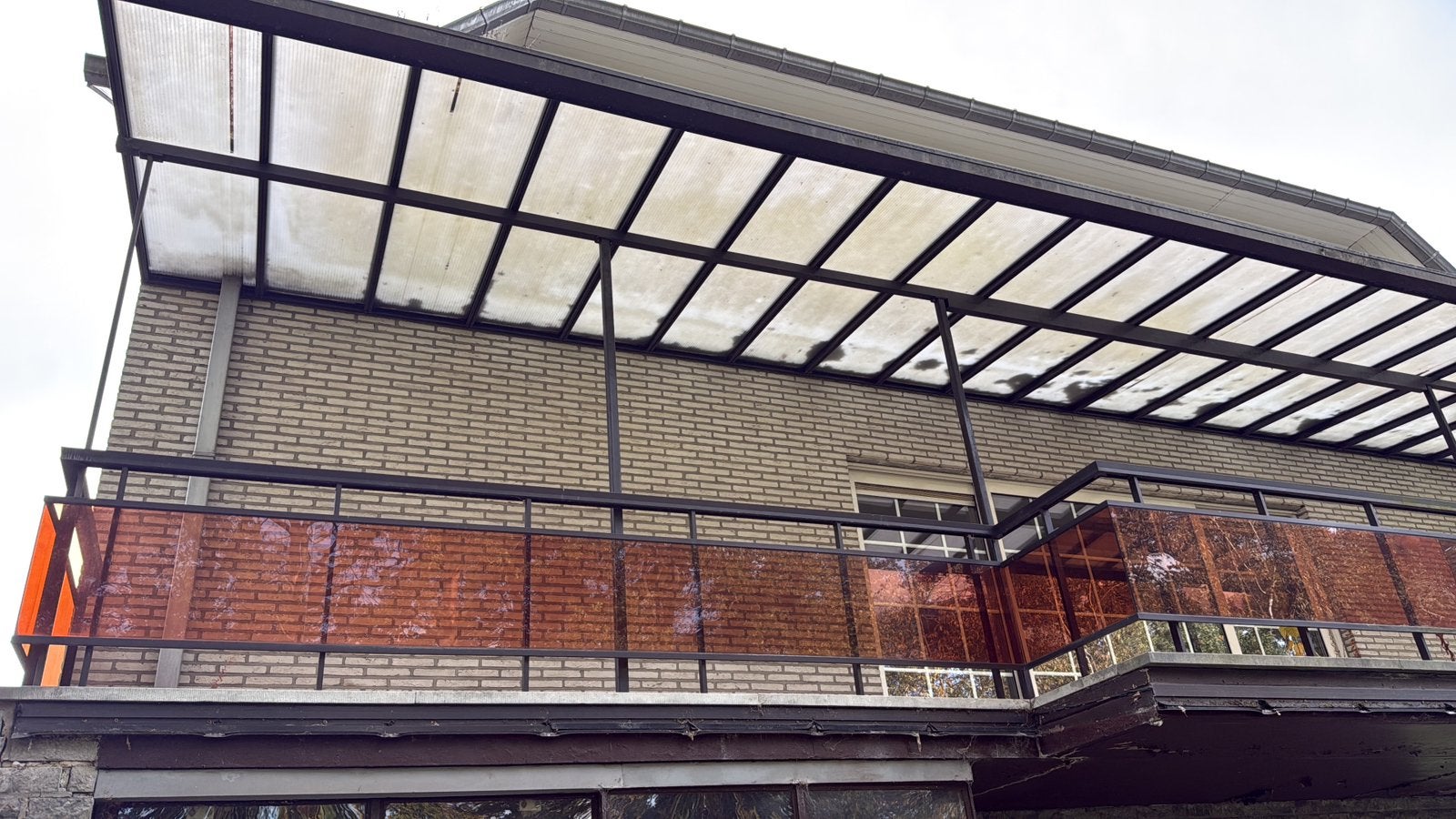 Grote terrasoverkapping + balustrade (13,60m x 2,50m), Tuin en Terras, Ophalen, Gebruikt