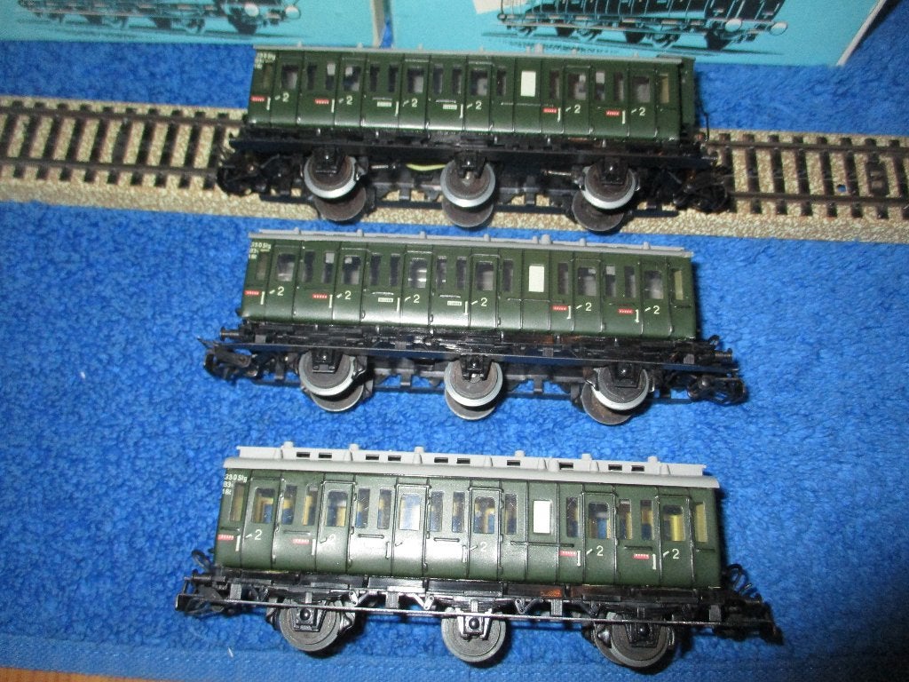Marklin wagons voyageurs  2 x 4004 + 4005, Enlèvement ou Envoi, Utilisé, Wagon, Märklin
